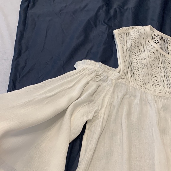 Jaquline Design Studio cold shoulder top - Picture 5 of 10